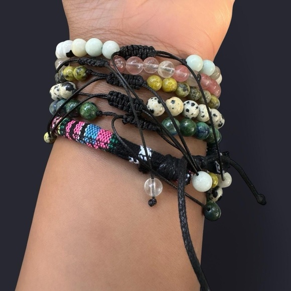 Dalmatian Jasper Adjustable Gemstone Bead Bracelet 6mm - Picture 4 of 5